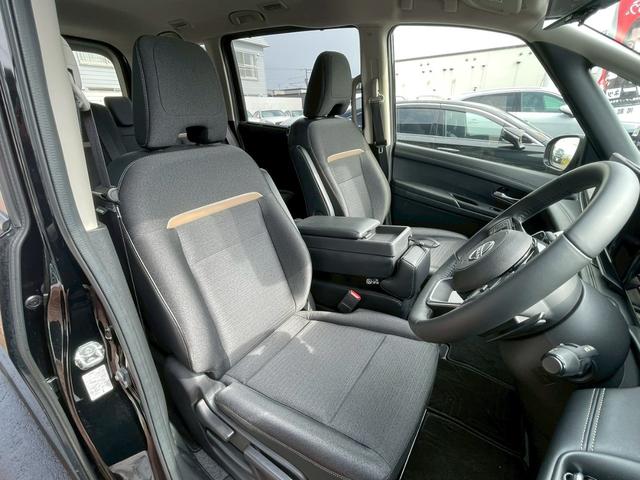 セレナ ハイウェイスターＶ　４ＷＤ　全周囲カメラ　ナビ　ＴＶ　クリアランスソナー　オートクルーズコントロール　衝突被害軽減システム　両側電動スライドドア　ＬＥＤヘッドランプ　スマートキー　アイドリングストップ　シートヒーター（27枚目）