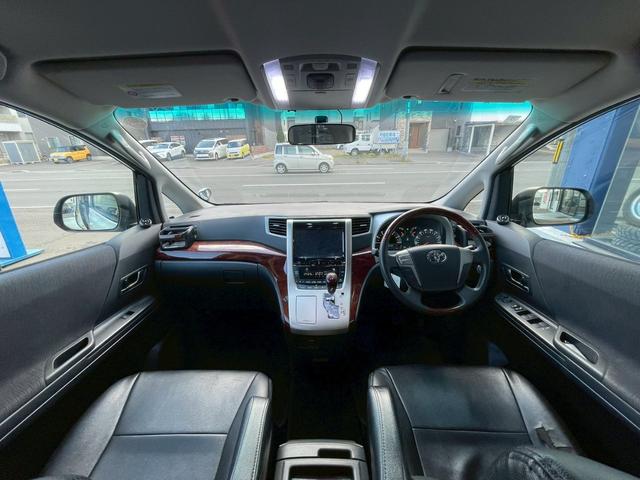 アルファード ２４０Ｓ　プライムセレクションＩＩ　４ＷＤ　ＥＴＣ　ナビ　ＴＶ　クリアランスソナー　オートクルーズコントロール　両側電動スライドドア　オートライト　ＨＩＤ　電動リアゲート　スマートキー　後席モニター　３列シート　ＣＶＴ　アルミホイール（2枚目）