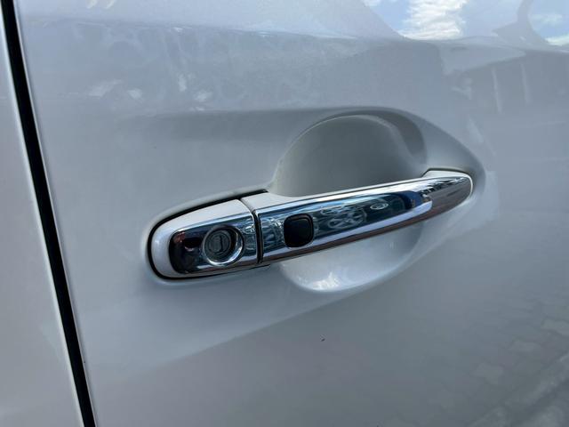 アルファード ２４０Ｓ　プライムセレクションＩＩ　４ＷＤ　ＥＴＣ　ナビ　ＴＶ　クリアランスソナー　オートクルーズコントロール　両側電動スライドドア　オートライト　ＨＩＤ　電動リアゲート　スマートキー　後席モニター　３列シート　ＣＶＴ　アルミホイール（17枚目）