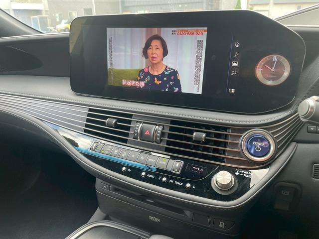 ＬＳ ＬＳ５００ｈ　エグゼクティブ　４ＷＤ　ドライブレコーダー　クリアランスソナー　レーンアシスト　オートクルーズコントロール　パークアシスト　衝突被害軽減システム　全周囲カメラ　ナビ　ＴＶ　アルミホイール　オートマチックハイビーム（4枚目）