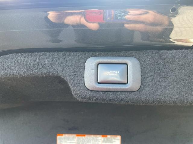 ＬＳ ＬＳ５００ｈ　エグゼクティブ　４ＷＤ　ドライブレコーダー　クリアランスソナー　レーンアシスト　オートクルーズコントロール　パークアシスト　衝突被害軽減システム　全周囲カメラ　ナビ　ＴＶ　アルミホイール　オートマチックハイビーム（18枚目）