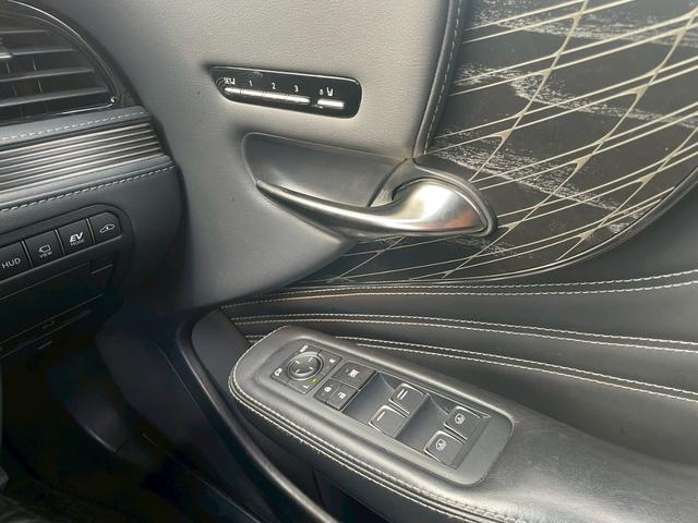 ＬＳ ＬＳ５００ｈ　エグゼクティブ　４ＷＤ　ドライブレコーダー　クリアランスソナー　レーンアシスト　オートクルーズコントロール　パークアシスト　衝突被害軽減システム　全周囲カメラ　ナビ　ＴＶ　アルミホイール　オートマチックハイビーム（30枚目）