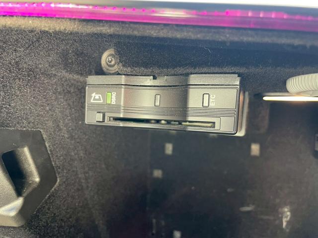 Ｅクラス Ｅ４００　４マチック　エクスクルーシブ　４ＷＤ　ドライブレコーダー　ＥＴＣ　クリアランスソナー　レーンアシスト　オートクルーズコントロール　衝突被害軽減システム　全周囲カメラ　ナビ　ＴＶ　アルミホイール　オートライト　ＬＥＤヘッドランプ（4枚目）