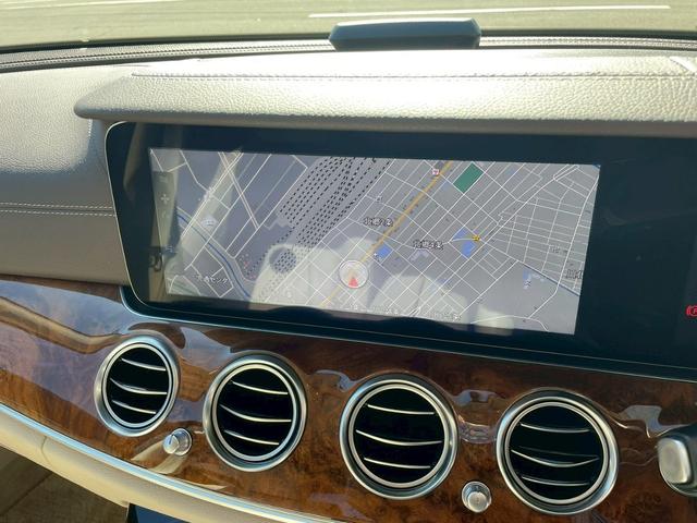 Ｅクラス Ｅ４００　４マチック　エクスクルーシブ　４ＷＤ　ドライブレコーダー　ＥＴＣ　クリアランスソナー　レーンアシスト　オートクルーズコントロール　衝突被害軽減システム　全周囲カメラ　ナビ　ＴＶ　アルミホイール　オートライト　ＬＥＤヘッドランプ（5枚目）