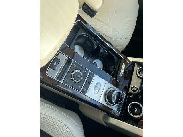 レンジローバー ウェストミンスター　２５８ＰＳ　４ＷＤ　クリアランスソナー　オートクルーズコントロール　パワーシート　衝突被害軽減システム　サンルーフ　ＴＶ　ＬＥＤヘッドランプ　アルミホイール　スマートキー　電動格納ミラー　ＡＴ　盗難防止システム（6枚目）