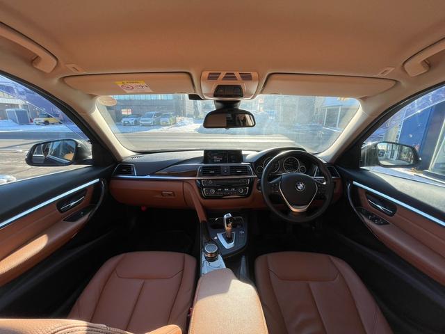 ３シリーズ ３２０ｉ　ｘＤｒｉｖｅツーリング　ラグジュアリー　４ＷＤ　バックカメラ　ナビ　オートクルーズコントロール　レーンアシスト　アルミホイール　オートライト　ヘッドライトウォッシャー　パワーシート　革シート　スマートキー　アイドリングストップ（2枚目）