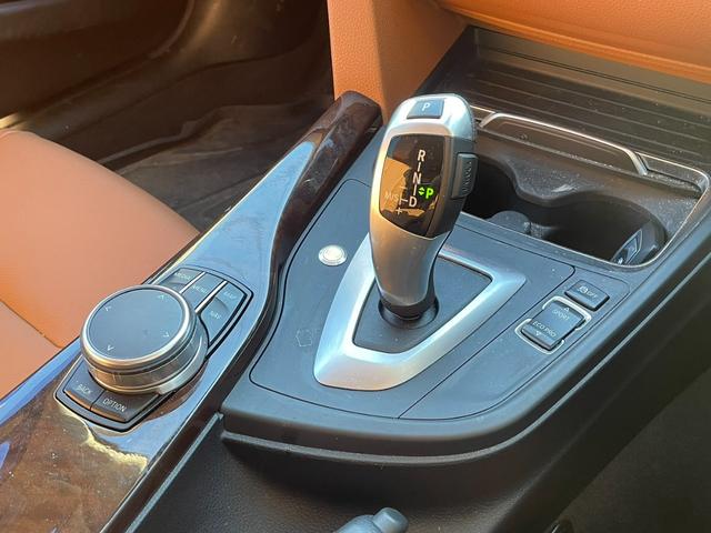 ３シリーズ ３２０ｉ　ｘＤｒｉｖｅツーリング　ラグジュアリー　４ＷＤ　バックカメラ　ナビ　オートクルーズコントロール　レーンアシスト　アルミホイール　オートライト　ヘッドライトウォッシャー　パワーシート　革シート　スマートキー　アイドリングストップ（9枚目）