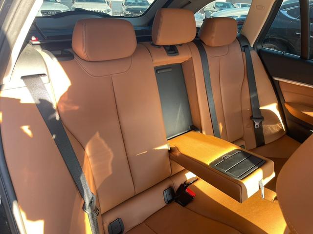 ３シリーズ ３２０ｉ　ｘＤｒｉｖｅツーリング　ラグジュアリー　４ＷＤ　バックカメラ　ナビ　オートクルーズコントロール　レーンアシスト　アルミホイール　オートライト　ヘッドライトウォッシャー　パワーシート　革シート　スマートキー　アイドリングストップ（14枚目）