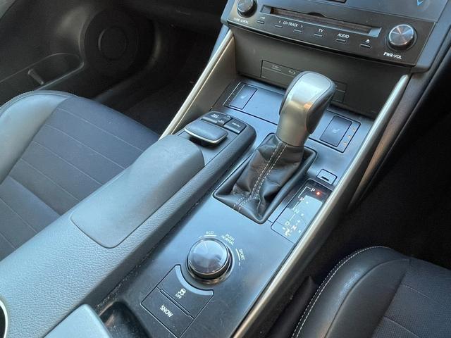 ＩＳ ＩＳ２５０　４ＷＤ　ＥＴＣ　オートクルーズコントロール　バックカメラ　ナビ　ＴＶ　アルミホイール　オートライト　ＨＩＤ　ＡＴ　シートヒーター　スマートキー　電動格納ミラー　盗難防止システム　パワーシート　ＣＤ（10枚目）