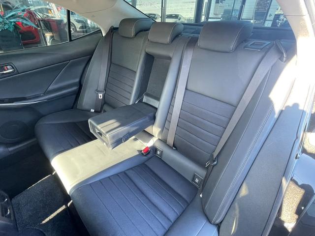 ＩＳ ＩＳ２５０　４ＷＤ　ＥＴＣ　オートクルーズコントロール　バックカメラ　ナビ　ＴＶ　アルミホイール　オートライト　ＨＩＤ　ＡＴ　シートヒーター　スマートキー　電動格納ミラー　盗難防止システム　パワーシート　ＣＤ（28枚目）