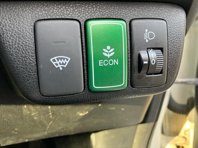 フィット Ｇ　パワーステアリング　ＡＢＳ　エアコン　盗難防止システム　衝突安全ボディ　パワーウィンドウ　パワーステアリング　エアバッグ（運転席・助手席）　ＥＴＣ（12枚目）