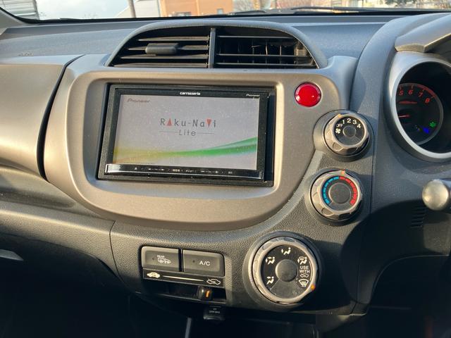 フィット Ｇ　パワーステアリング　ＡＢＳ　エアコン　盗難防止システム　衝突安全ボディ　パワーウィンドウ　パワーステアリング　エアバッグ（運転席・助手席）　ＥＴＣ（21枚目）