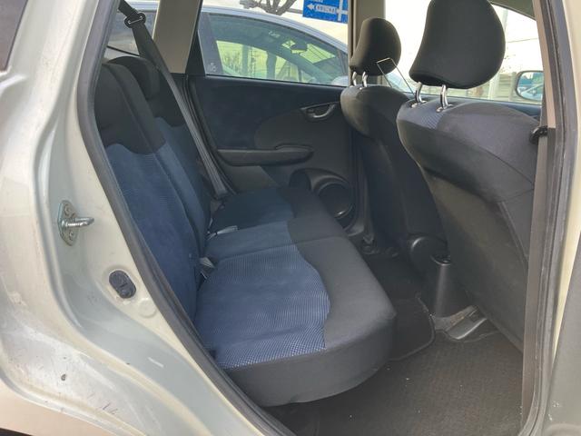 フィット Ｇ　パワーステアリング　ＡＢＳ　エアコン　盗難防止システム　衝突安全ボディ　パワーウィンドウ　パワーステアリング　エアバッグ（運転席・助手席）　ＥＴＣ（31枚目）