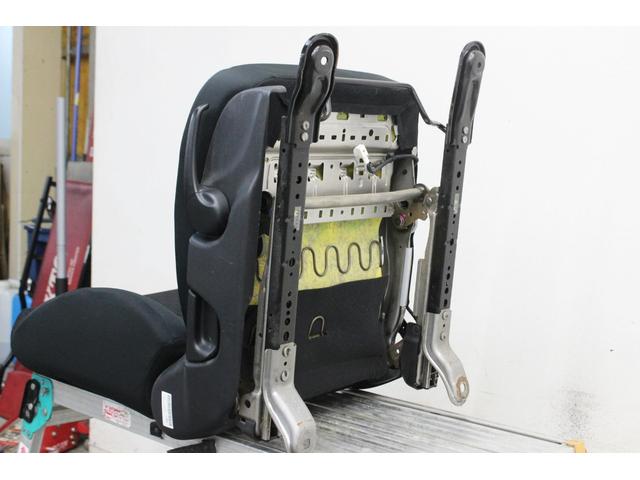 フィット １３Ｇ　４ＷＤ　ナビ　ｂｌｕｅｔｏｏｔｈ　ＥＴＣ（6枚目）