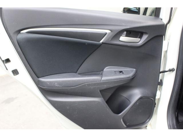 フィット １３Ｇ　４ＷＤ　ナビ　ｂｌｕｅｔｏｏｔｈ　ＥＴＣ（19枚目）
