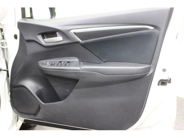 フィット １３Ｇ　４ＷＤ　ナビ　ｂｌｕｅｔｏｏｔｈ　ＥＴＣ（20枚目）