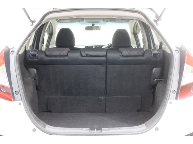 フィット １３Ｇ　４ＷＤ　ナビ　ｂｌｕｅｔｏｏｔｈ　ＥＴＣ（28枚目）