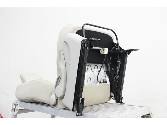 タント Ｘ　ＳＡＩＩ　４ＷＤ　本州仕入車　助手席回転シート　ナビ　バックカメラ　ｂｌｕｅｔｏｏｔｈ　スマートキー　プッシュスタート　衝突被害軽減ブレーキ　助手席側パワースライドドア　ＥＴＣ（6枚目）