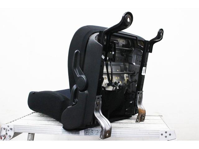 ｅＫクロス Ｔ　４ＷＤ　ターボ　ナビ　ｂｌｕｅｔｏｏｔｈ　スマートキー　プッシュスタート　衝突被害軽減ブレーキ　前席シートヒーター（6枚目）