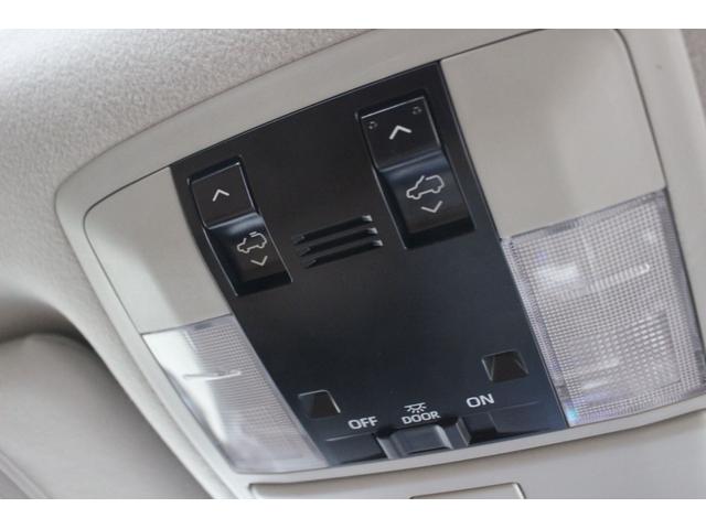 ランドクルーザープラド ＴＸ　Ｌパッケージ　７０ｔｈアニバーサリーリミテッド　４ＷＤ　ナビ　バックカメラ　ｂｌｕｅｔｏｏｔｈ　サンルーフ　スマートキー　プッシュスタート　衝突被害軽減ブレーキ（16枚目）