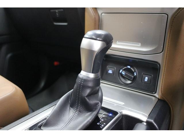 ランドクルーザープラド ＴＸ　Ｌパッケージ　７０ｔｈアニバーサリーリミテッド　４ＷＤ　ナビ　バックカメラ　ｂｌｕｅｔｏｏｔｈ　サンルーフ　スマートキー　プッシュスタート　衝突被害軽減ブレーキ（29枚目）
