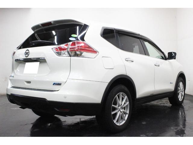 �����X�̑O�ɂ��炩���߂��A���𒸂���ƁA�����̓W���X�y�[�X�Ɉړ������邱�Ƃ��\�ł��B