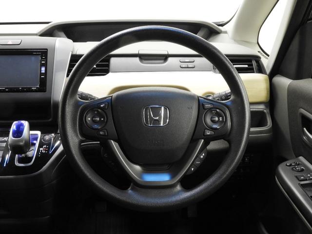 フリードハイブリッド ハイブリッド・Ｇホンダセンシング　４ＷＤ　両側パワースライドドア　ナビ　ｂｌｕｅｔｏｏｔｈ　衝突被害軽減ブレーキ　スマートキー　プッシュスタート　前席シートヒーター　ＥＴＣ（13枚目）