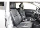フロントシートはとても座りやすい形で綺麗なシートです。