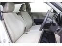 フロントシートはとても座りやすい形で綺麗なシートです。