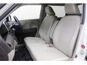 フロントシートはとても座りやすい形で綺麗なシートです。