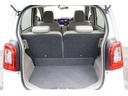 トランク部分はこのままでも十分に広いですが、リアシートを折り畳むと、とても広い荷室が作れます。