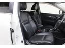 フロントシートはとても座りやすい形で綺麗なシートです。