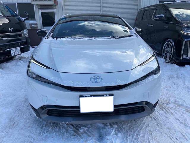 プリウス Ｚ　４ＷＤ　クリアランスソナー　レーンアシスト　オートクルーズコントロール　衝突被害軽減システム　全周囲カメラ　ナビ　アルミホイール　オートマチックハイビーム　オートライト　ＬＥＤヘッドランプ　ＣＶＴ（3枚目）