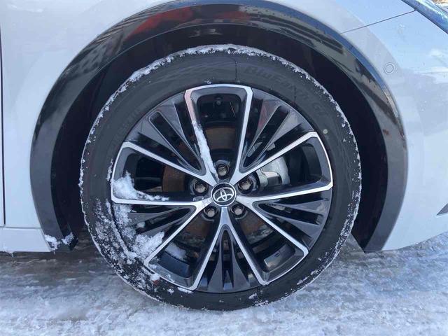 プリウス Ｚ　４ＷＤ　クリアランスソナー　レーンアシスト　オートクルーズコントロール　衝突被害軽減システム　全周囲カメラ　ナビ　アルミホイール　オートマチックハイビーム　オートライト　ＬＥＤヘッドランプ　ＣＶＴ（6枚目）