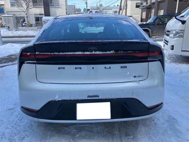 プリウス Ｚ　４ＷＤ　クリアランスソナー　レーンアシスト　オートクルーズコントロール　衝突被害軽減システム　全周囲カメラ　ナビ　アルミホイール　オートマチックハイビーム　オートライト　ＬＥＤヘッドランプ　ＣＶＴ（11枚目）