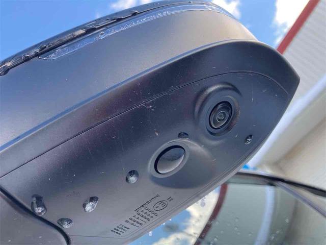 プリウス Ｚ　４ＷＤ　クリアランスソナー　レーンアシスト　オートクルーズコントロール　衝突被害軽減システム　全周囲カメラ　ナビ　アルミホイール　オートマチックハイビーム　オートライト　ＬＥＤヘッドランプ　ＣＶＴ（13枚目）