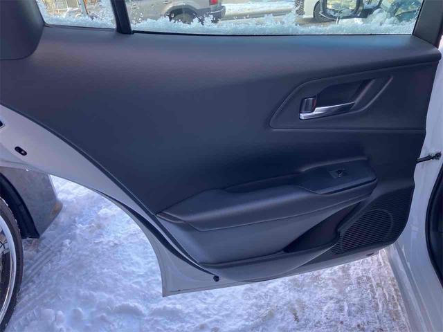 プリウス Ｚ　４ＷＤ　クリアランスソナー　レーンアシスト　オートクルーズコントロール　衝突被害軽減システム　全周囲カメラ　ナビ　アルミホイール　オートマチックハイビーム　オートライト　ＬＥＤヘッドランプ　ＣＶＴ（21枚目）