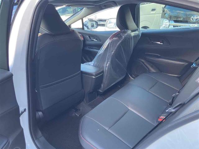 プリウス Ｚ　４ＷＤ　クリアランスソナー　レーンアシスト　オートクルーズコントロール　衝突被害軽減システム　全周囲カメラ　ナビ　アルミホイール　オートマチックハイビーム　オートライト　ＬＥＤヘッドランプ　ＣＶＴ（23枚目）