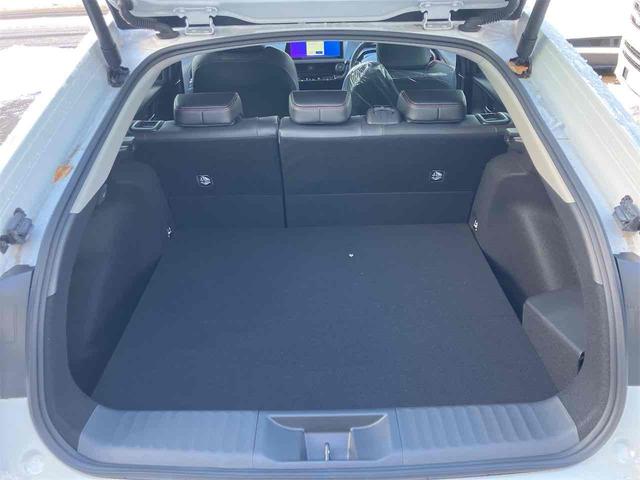 プリウス Ｚ　４ＷＤ　クリアランスソナー　レーンアシスト　オートクルーズコントロール　衝突被害軽減システム　全周囲カメラ　ナビ　アルミホイール　オートマチックハイビーム　オートライト　ＬＥＤヘッドランプ　ＣＶＴ（25枚目）