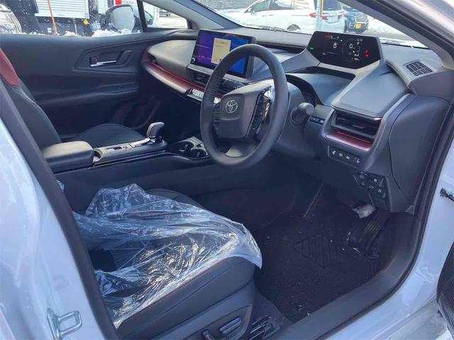 プリウス Ｚ　４ＷＤ　クリアランスソナー　レーンアシスト　オートクルーズコントロール　衝突被害軽減システム　全周囲カメラ　ナビ　アルミホイール　オートマチックハイビーム　オートライト　ＬＥＤヘッドランプ　ＣＶＴ（34枚目）