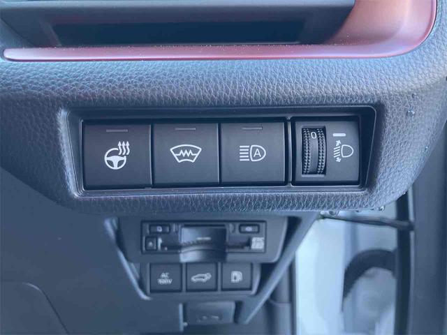 プリウス Ｚ　４ＷＤ　クリアランスソナー　レーンアシスト　オートクルーズコントロール　衝突被害軽減システム　全周囲カメラ　ナビ　アルミホイール　オートマチックハイビーム　オートライト　ＬＥＤヘッドランプ　ＣＶＴ（37枚目）