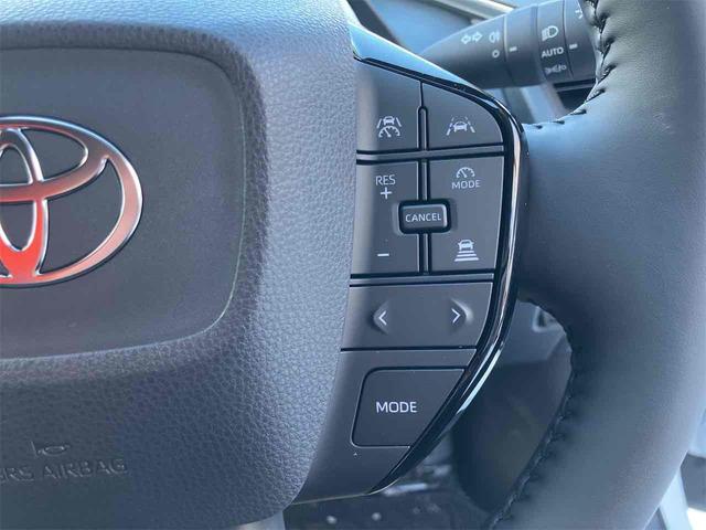 プリウス Ｚ　４ＷＤ　クリアランスソナー　レーンアシスト　オートクルーズコントロール　衝突被害軽減システム　全周囲カメラ　ナビ　アルミホイール　オートマチックハイビーム　オートライト　ＬＥＤヘッドランプ　ＣＶＴ（42枚目）