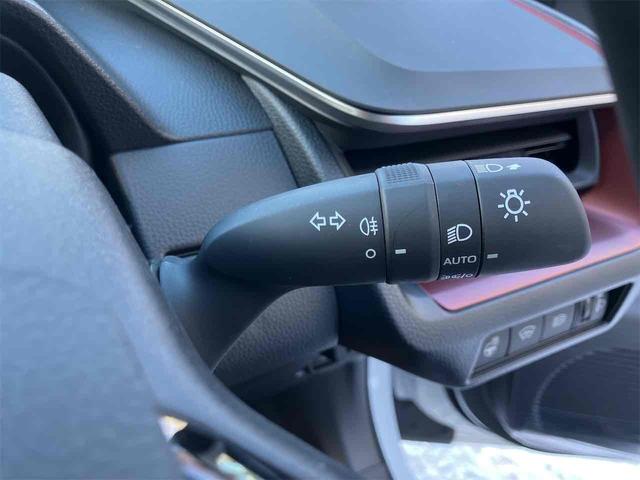 プリウス Ｚ　４ＷＤ　クリアランスソナー　レーンアシスト　オートクルーズコントロール　衝突被害軽減システム　全周囲カメラ　ナビ　アルミホイール　オートマチックハイビーム　オートライト　ＬＥＤヘッドランプ　ＣＶＴ（44枚目）