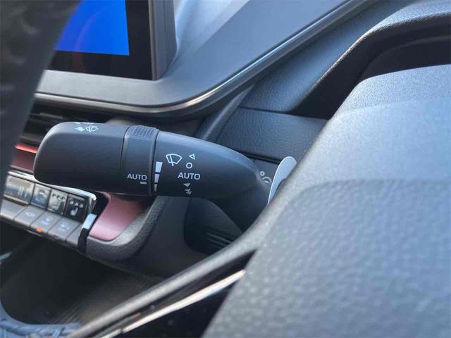 プリウス Ｚ　４ＷＤ　クリアランスソナー　レーンアシスト　オートクルーズコントロール　衝突被害軽減システム　全周囲カメラ　ナビ　アルミホイール　オートマチックハイビーム　オートライト　ＬＥＤヘッドランプ　ＣＶＴ（45枚目）