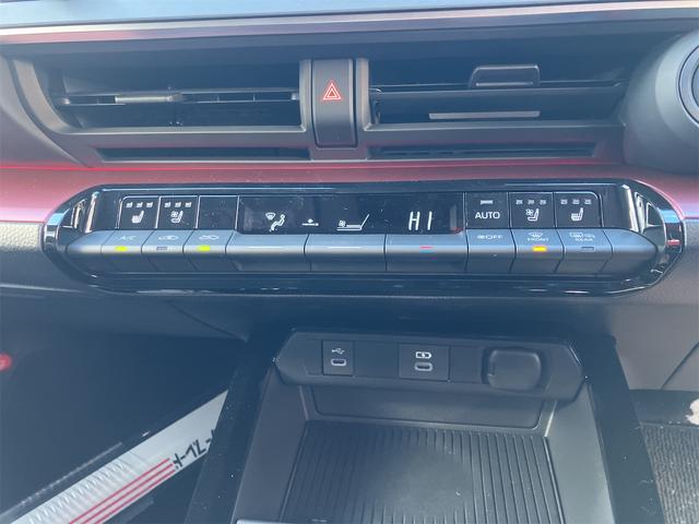 プリウス Ｚ　４ＷＤ　クリアランスソナー　レーンアシスト　オートクルーズコントロール　衝突被害軽減システム　全周囲カメラ　ナビ　アルミホイール　オートマチックハイビーム　オートライト　ＬＥＤヘッドランプ　ＣＶＴ（49枚目）