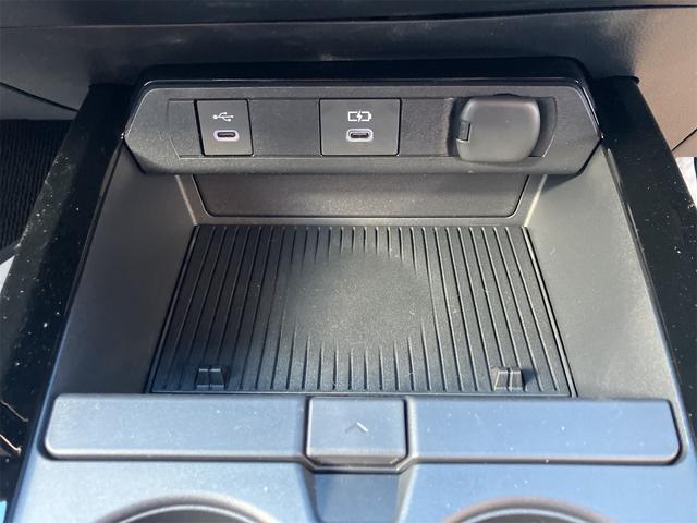 プリウス Ｚ　４ＷＤ　クリアランスソナー　レーンアシスト　オートクルーズコントロール　衝突被害軽減システム　全周囲カメラ　ナビ　アルミホイール　オートマチックハイビーム　オートライト　ＬＥＤヘッドランプ　ＣＶＴ（50枚目）