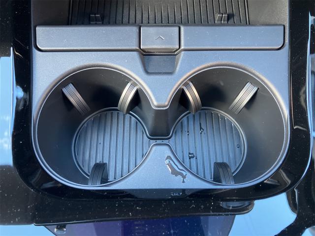 プリウス Ｚ　４ＷＤ　クリアランスソナー　レーンアシスト　オートクルーズコントロール　衝突被害軽減システム　全周囲カメラ　ナビ　アルミホイール　オートマチックハイビーム　オートライト　ＬＥＤヘッドランプ　ＣＶＴ（51枚目）