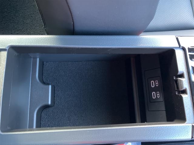 プリウス Ｚ　４ＷＤ　クリアランスソナー　レーンアシスト　オートクルーズコントロール　衝突被害軽減システム　全周囲カメラ　ナビ　アルミホイール　オートマチックハイビーム　オートライト　ＬＥＤヘッドランプ　ＣＶＴ（56枚目）