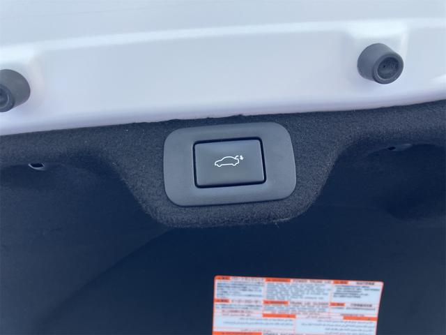 クラウンクロスオーバー Ｇアドバンスド・レザーパッケージ　４ＷＤ　全周囲カメラ　クリアランスソナー　オートクルーズコントロール　レーンアシスト　パワーシート　衝突被害軽減システム　ナビ　ＴＶ　オートマチックハイビーム　オートライト　ＬＥＤヘッドランプ（32枚目）