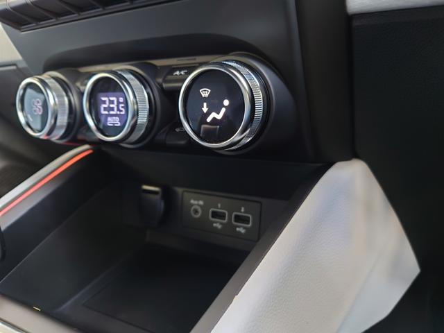 ルーテシア インテンス インテンス 当社元デモカー スタッドレスタイヤ アルミホイール ルノーカードケース リアカメラ LEDヘッドライト アンビエントライト(11枚目)